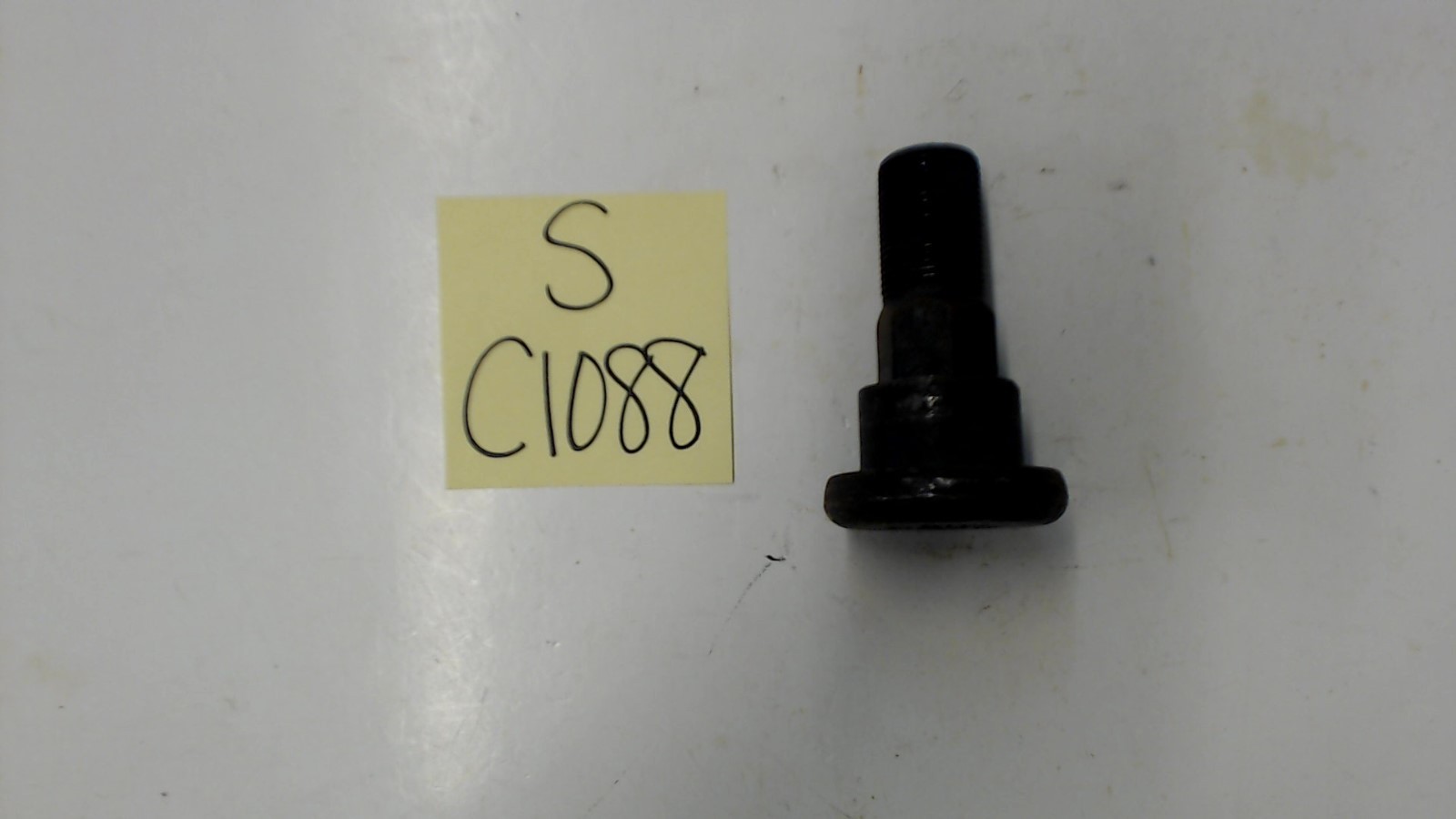 BB28 Blade Bolt