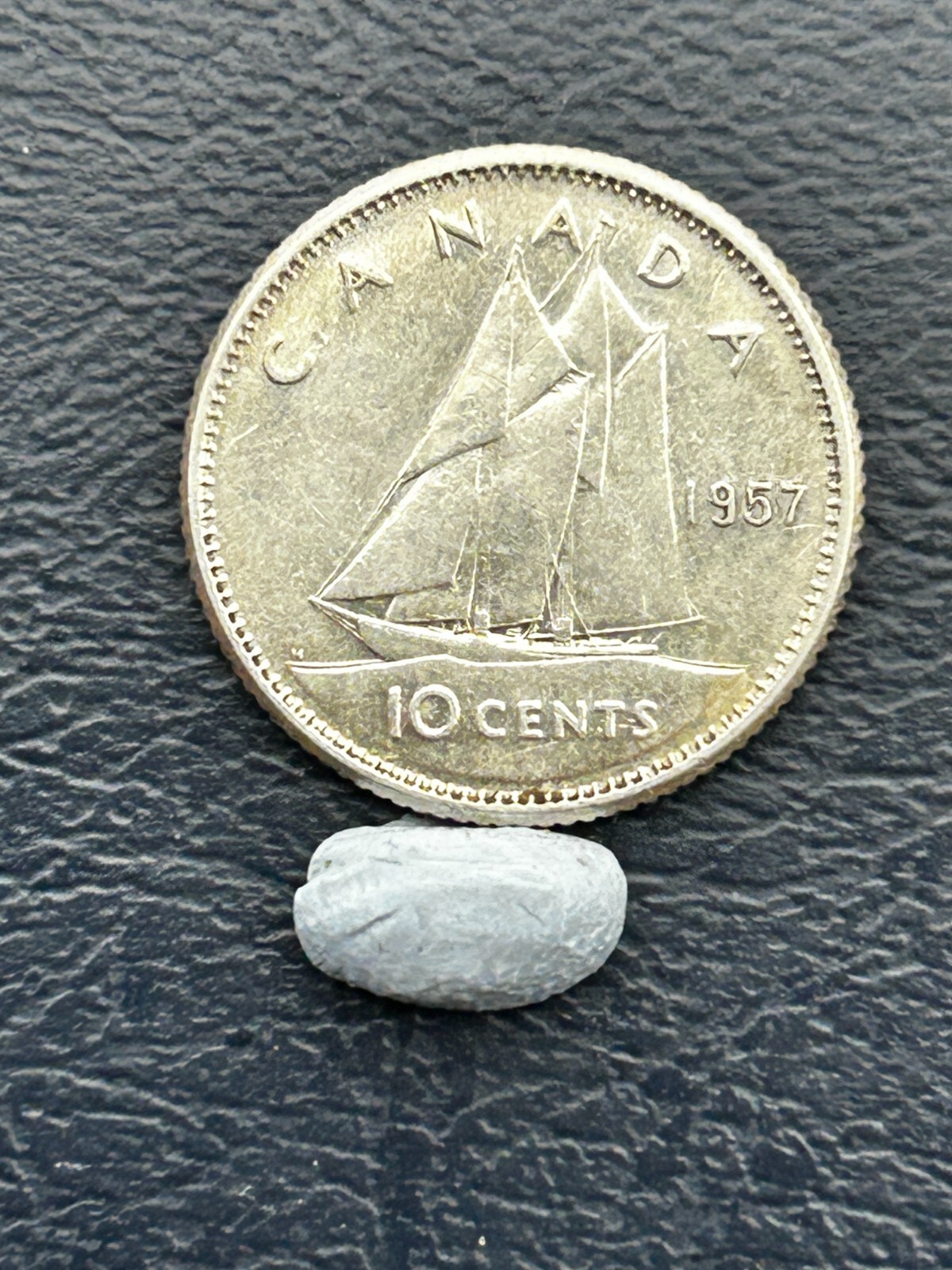 1957 Canada 10 Cents - Elizabeth II Silver (.800) • 2.33 g ref J 58