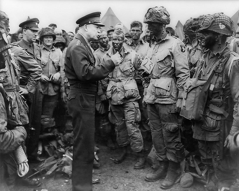GENERAL DWIGHT EISENHOWER WITH TROOPS WWII 8x10 GLOSSY PHOTO PRINT