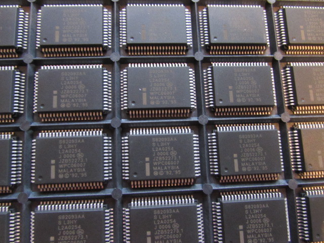 S82093AA INTEL I/O Advanced Programmable Interrupt Controller 64pin PQFP 1pc USA