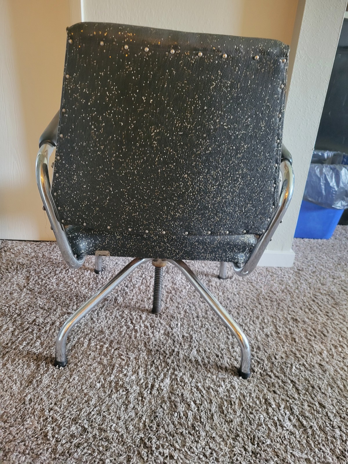 MCM INDUSTRIAL '59,PAIDAR N.Y.USA, DESK CHAIR W/BAKELITE ARMS, SWIVELS, SEE PICS