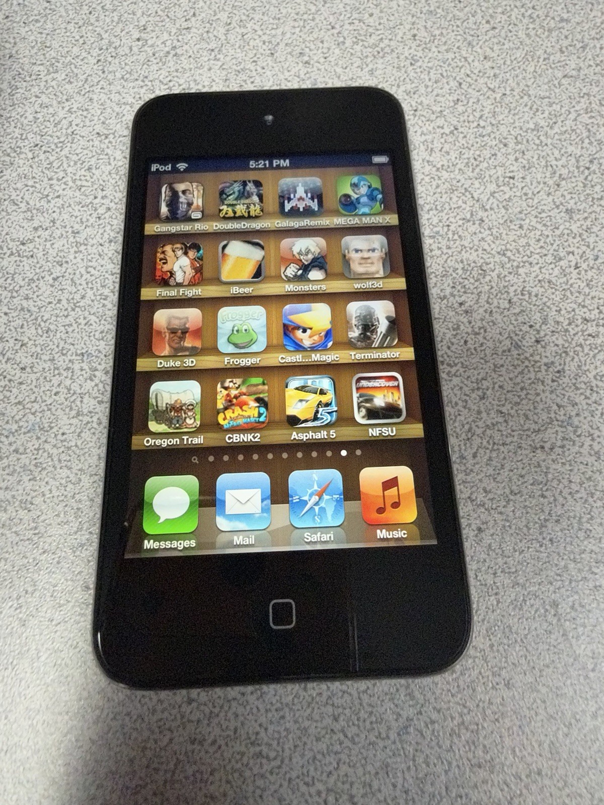 iPod touch 4th 64gb 160 Retro Games Voltron Resident Evil Infinity Blade
