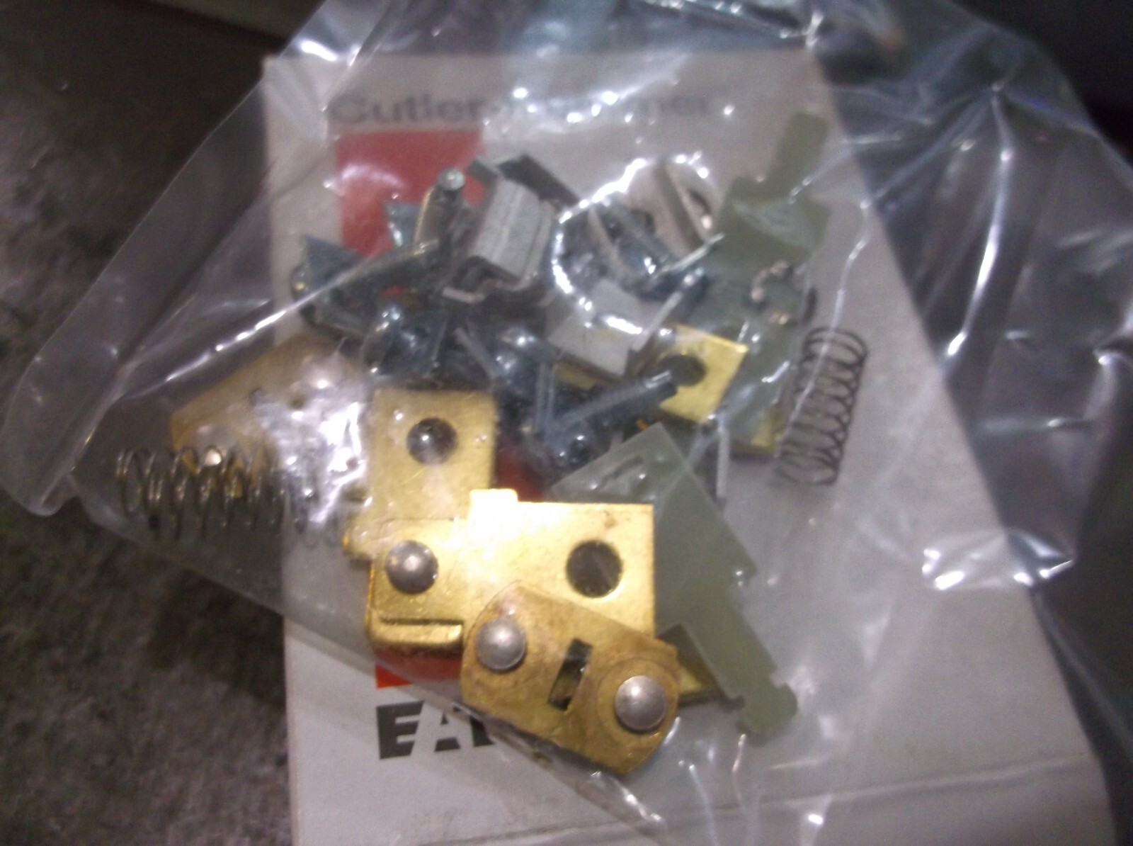 NIB CUTLER HAMMER 6-21-2 CONTACT KIT (132-1)