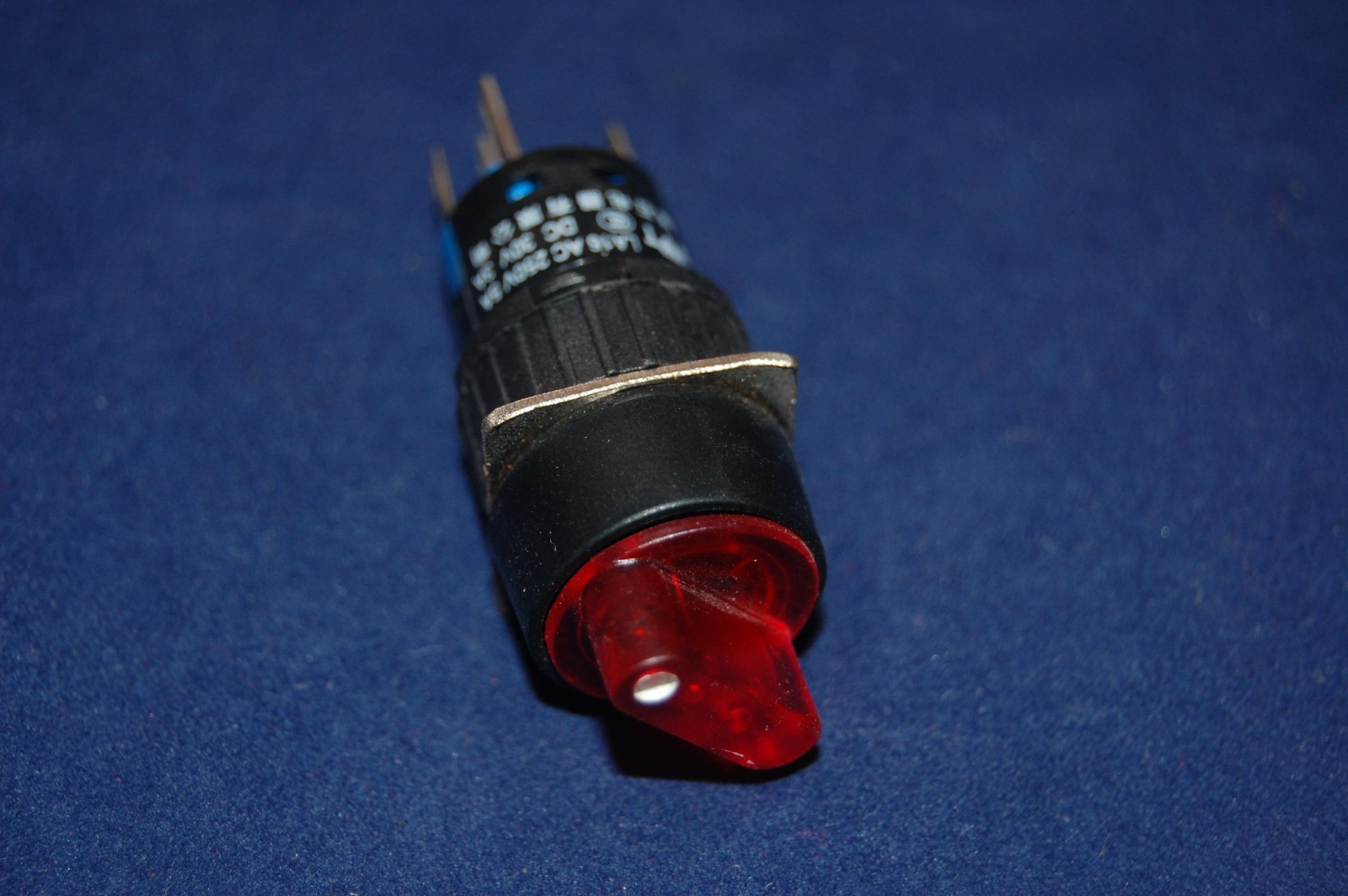 2PC 16mm Round ILLUMINATED Selector switch 2 Position RED 110V LED Latching