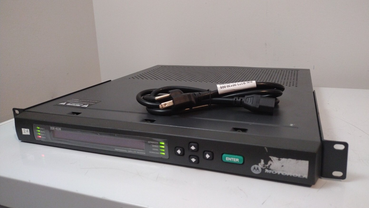 MOTOROLA DSR-4530 Professional Satelite Receiver DSR4530 / 520584-001 w/ Ear rac