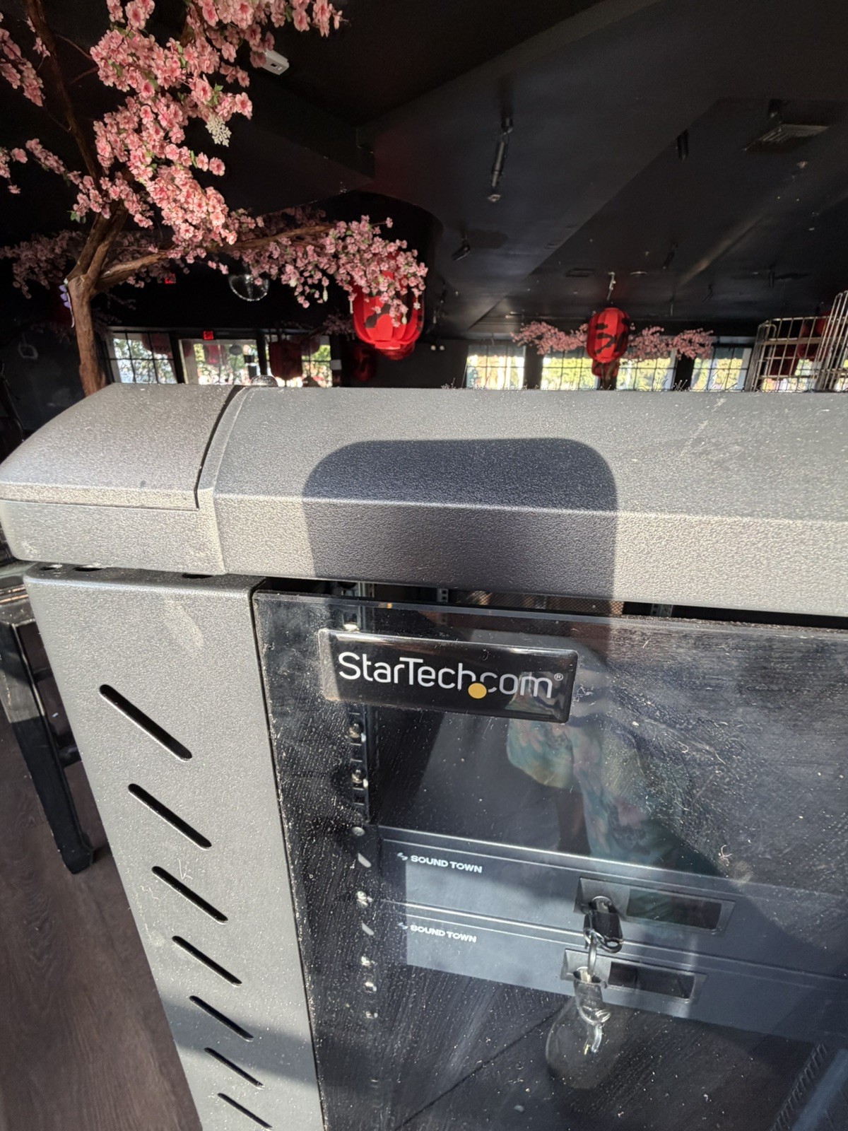 StarTech 25U 19” Server Network AV Rack Cabinet Glass Door 2 Locking Drawers