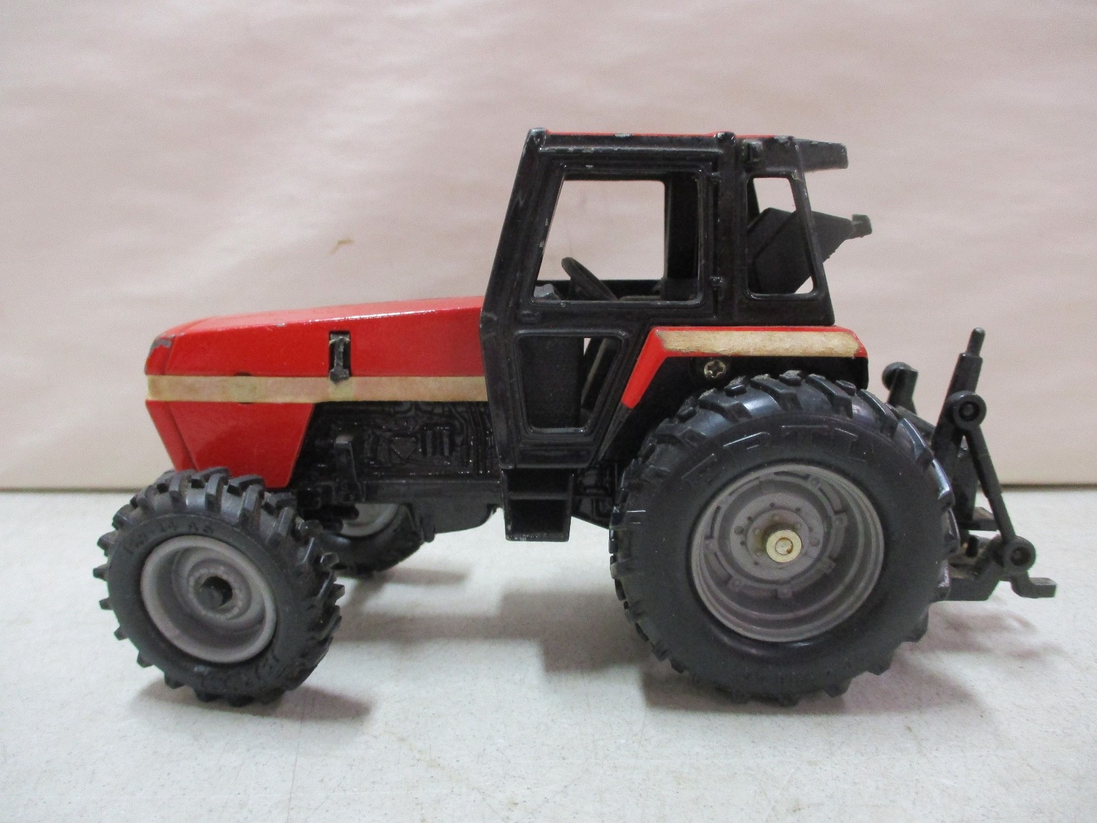 Ertl Case International 2294 Tractor 1/32
