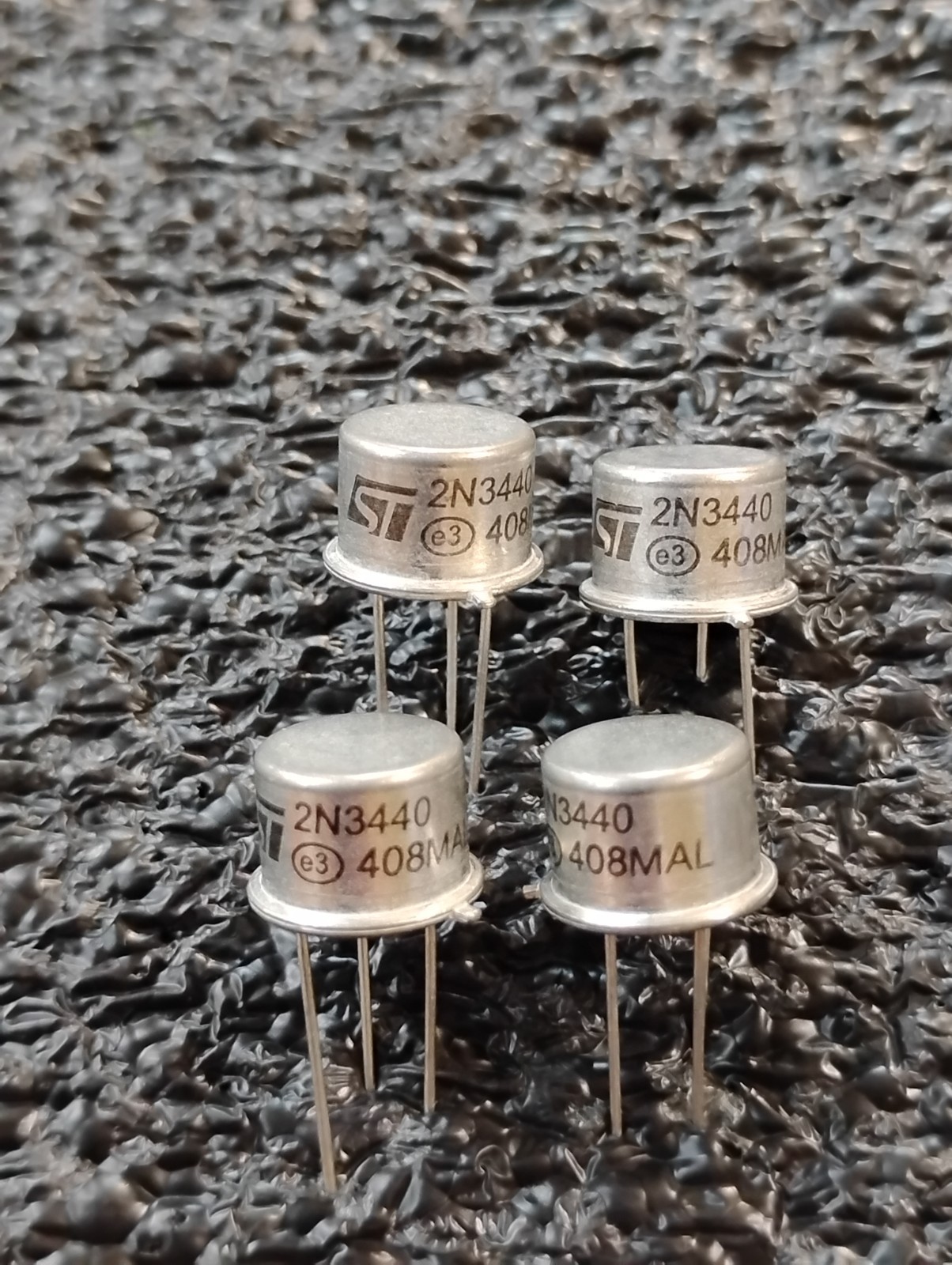 ST Microelectronics 2N3440 NPN Transistors 1W @ 50*C-10 W @ 25*C Qty-4