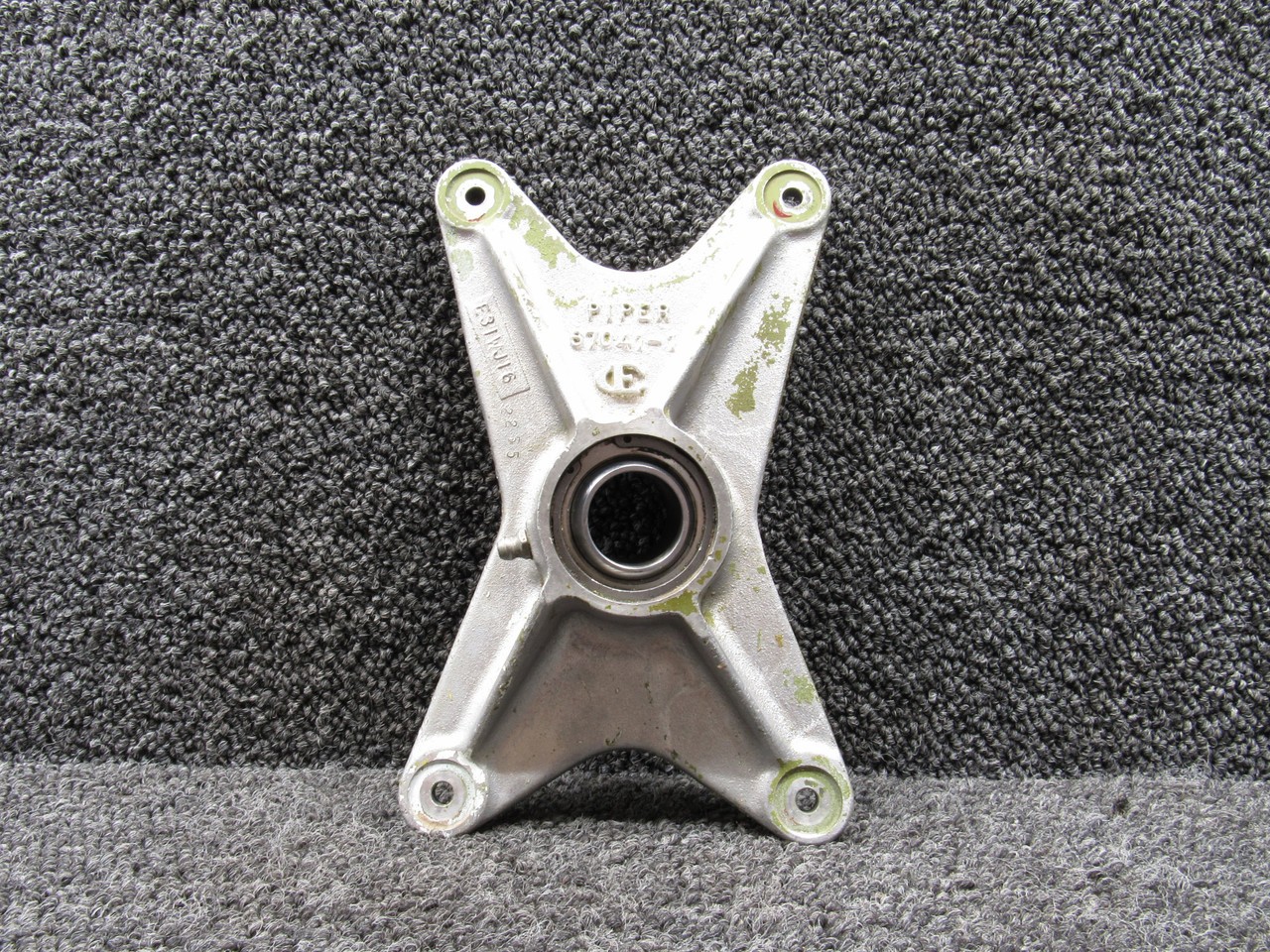 67040-013 (Cast: 67041-1) Piper PA28R-200 Fitting Main Gear Trunnion Forward RH