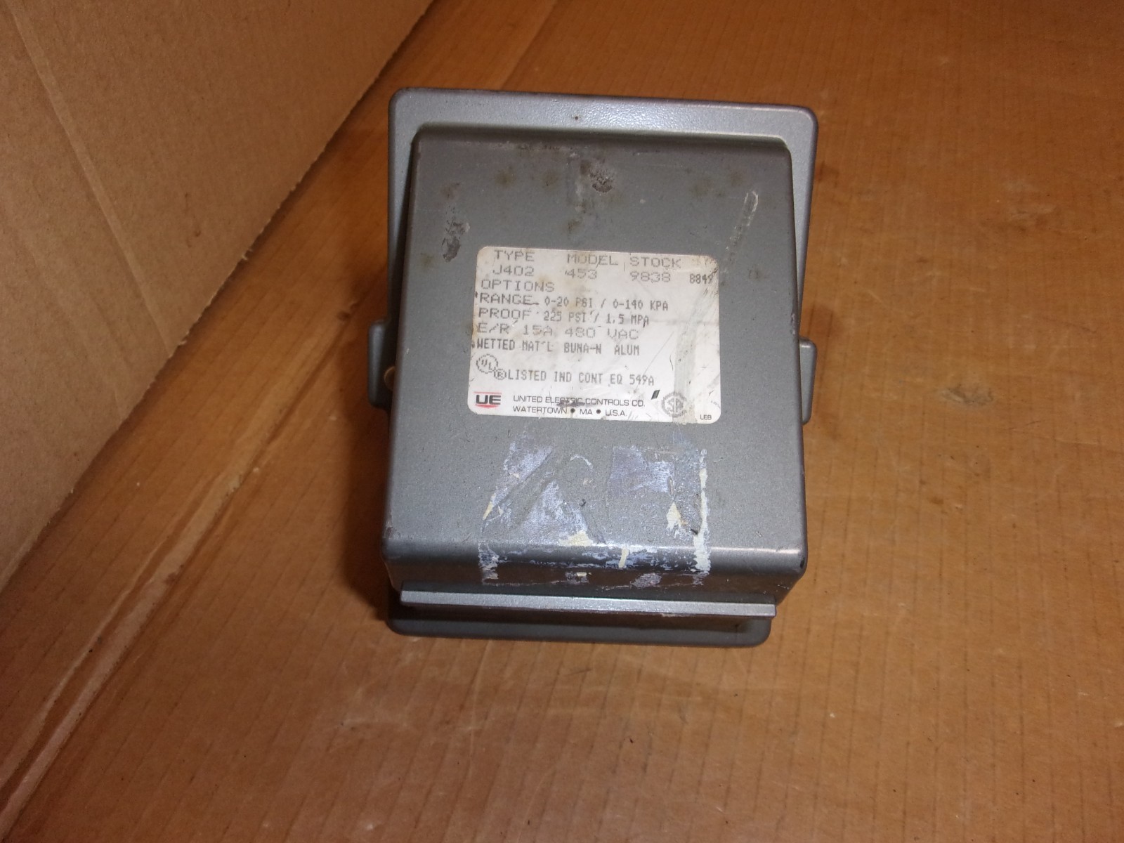 United Electric Pressure Control Switch , type: J402 , model: 453 , Stock 9838