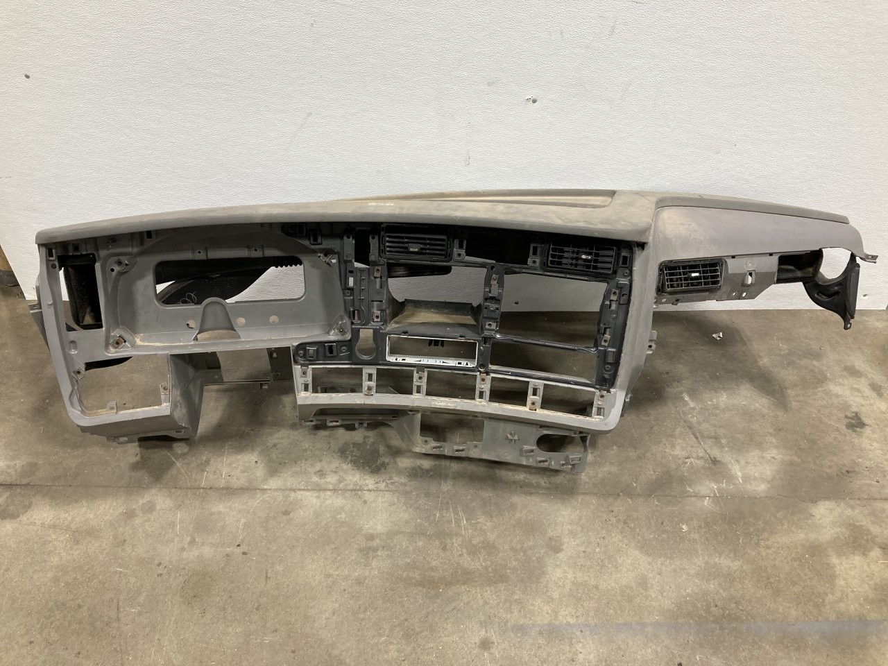 2012-2027 Kenworth T680 Dash Assembly - Used