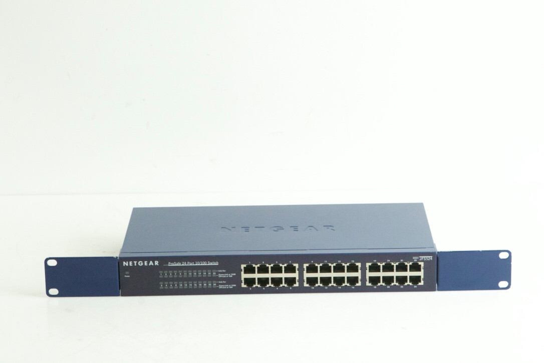 Netgear JFS524 24-port 10/100 Switch k215