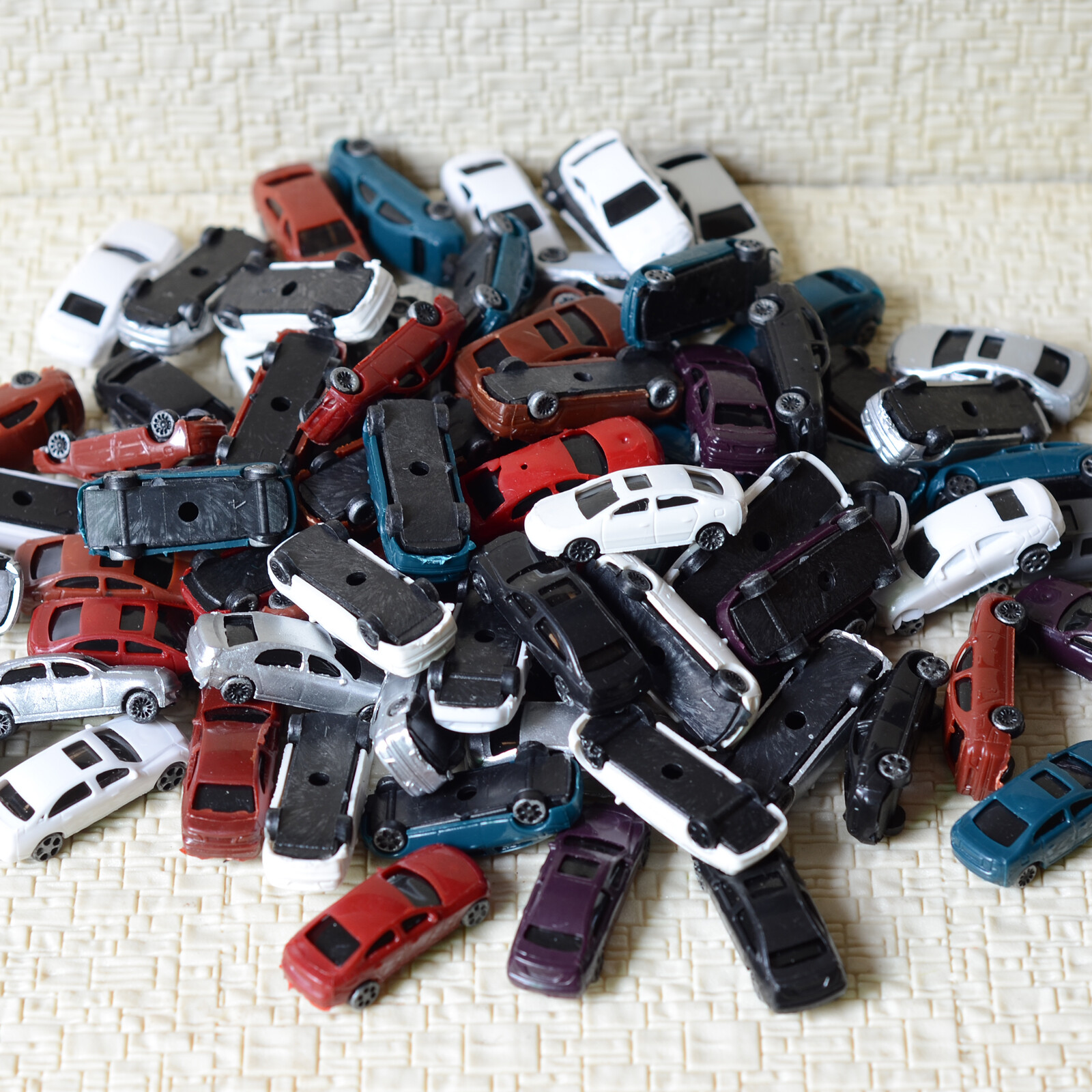 100 pcs N Scale 1/160 Model Cars N gauge