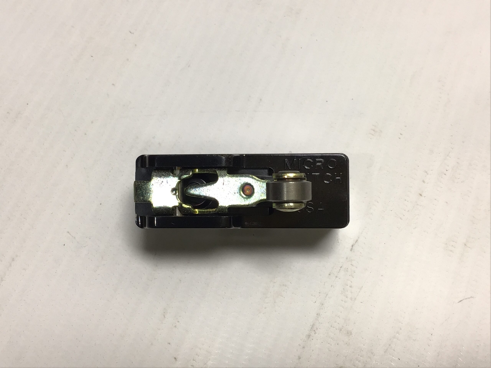 Honeywell BZ-2RW822-A2 Roller Lever Actuated Micro Switch