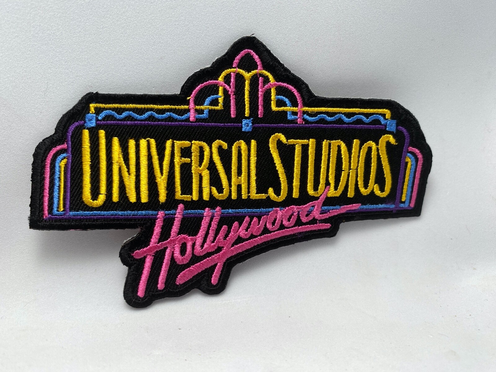 UNIVERSAL STUDIOS HOLLYWOOD &  FLORIDA  NEW  EMBROIDERED  IRON ON  PATCH 3t X 5w
