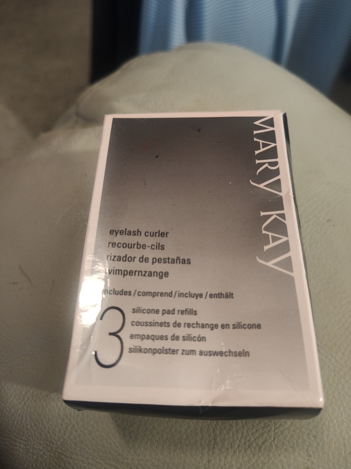 MARY KAY Eyelash Curler w/ 3 Silicone Pad Refills