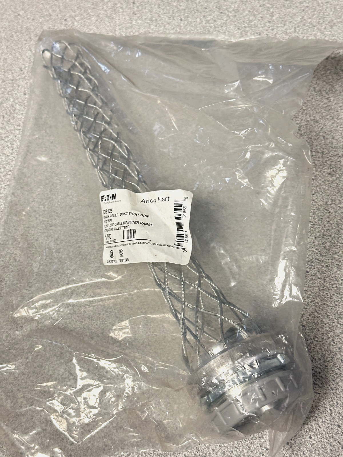 NEW Eaton TCI5125 strain relief dust tight grip, 1-1/2" NPT, 1.20-1.50" cord dia
