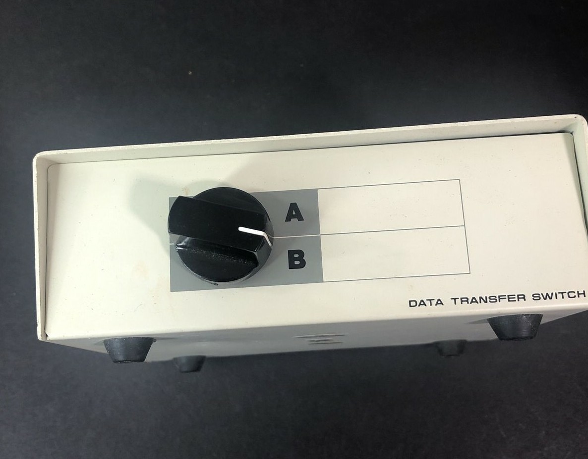 Vintage A B 2-Way Data Transfer Switch Box Multi Source Splitter Parallel 2 Way