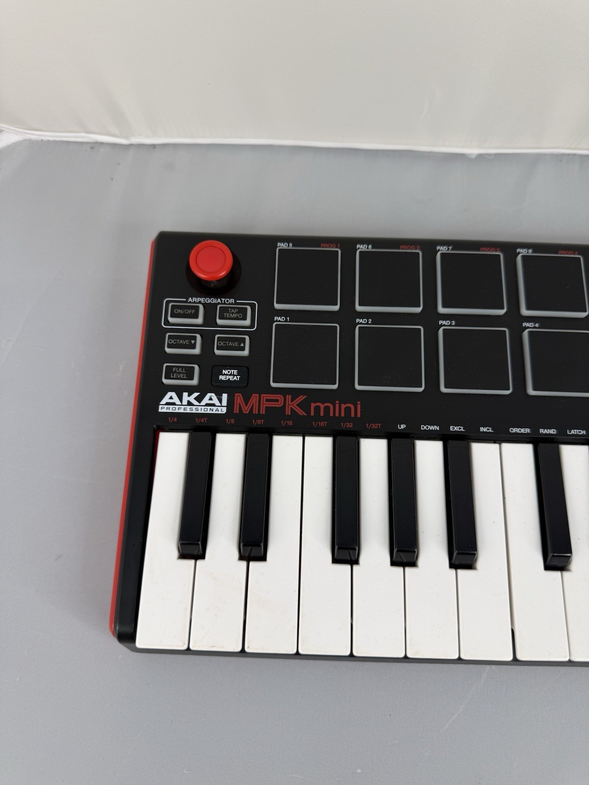 Akai Professional MPK mini