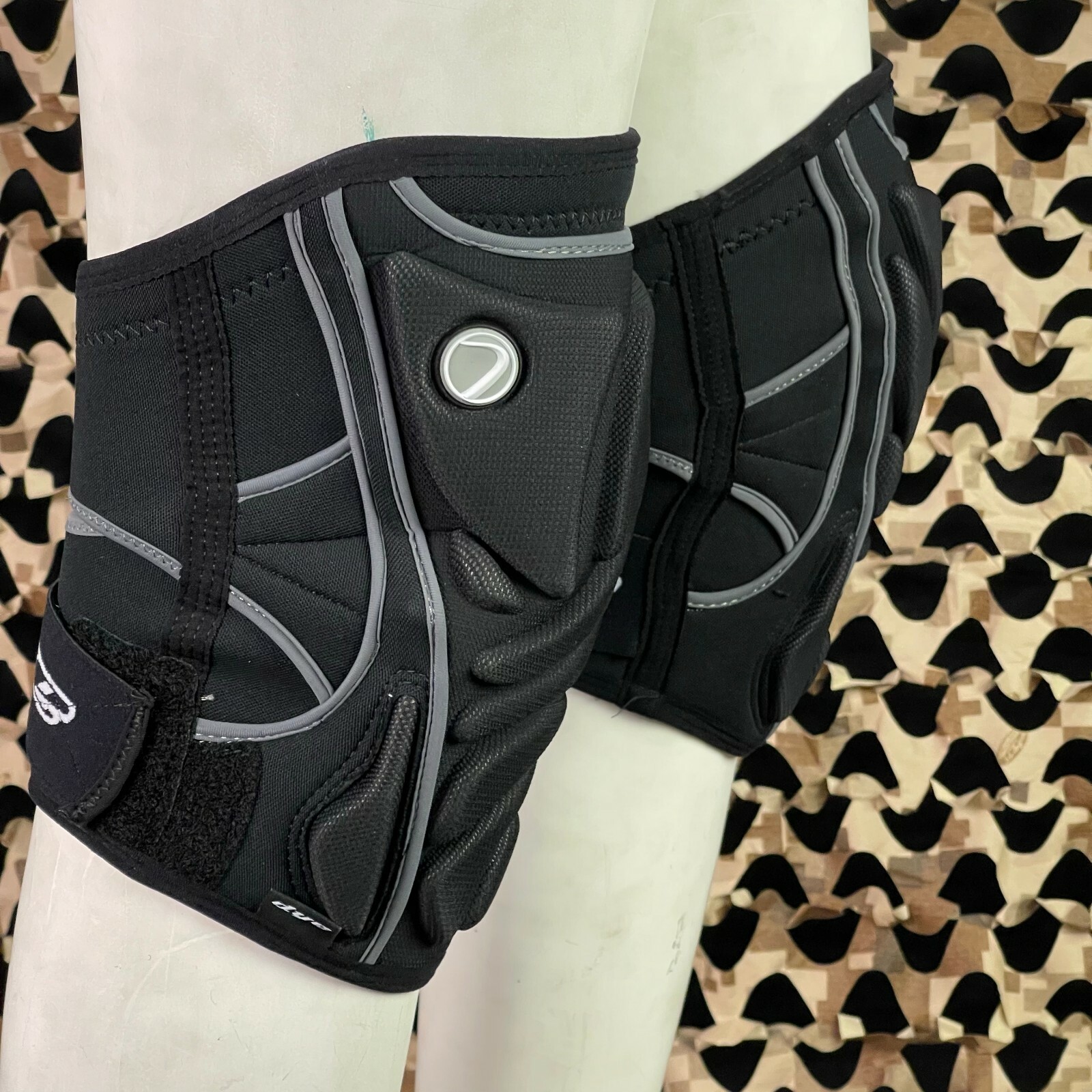 NEW Dye Performance Knee Pads - Black - Large