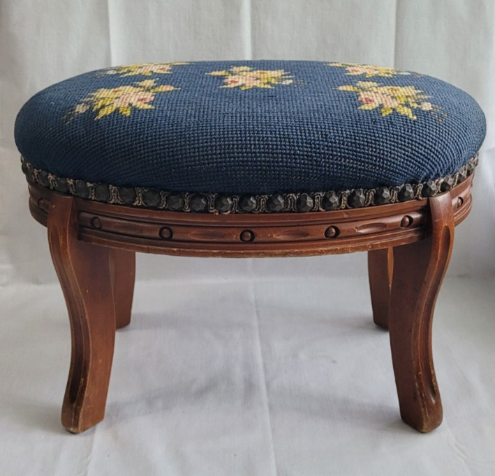 VTG Victorian Style Wood Oval Blue Tapestry Footrest