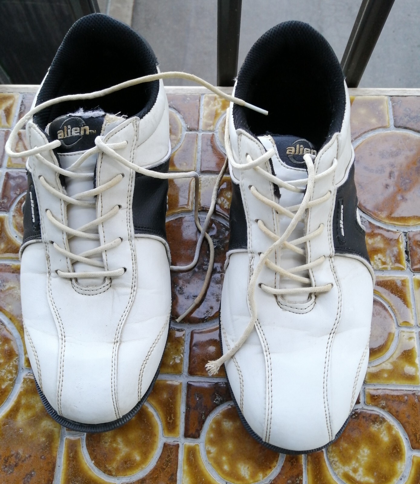 Alien - 9.5 - Men's - Golf Cleats - Pre-Owned