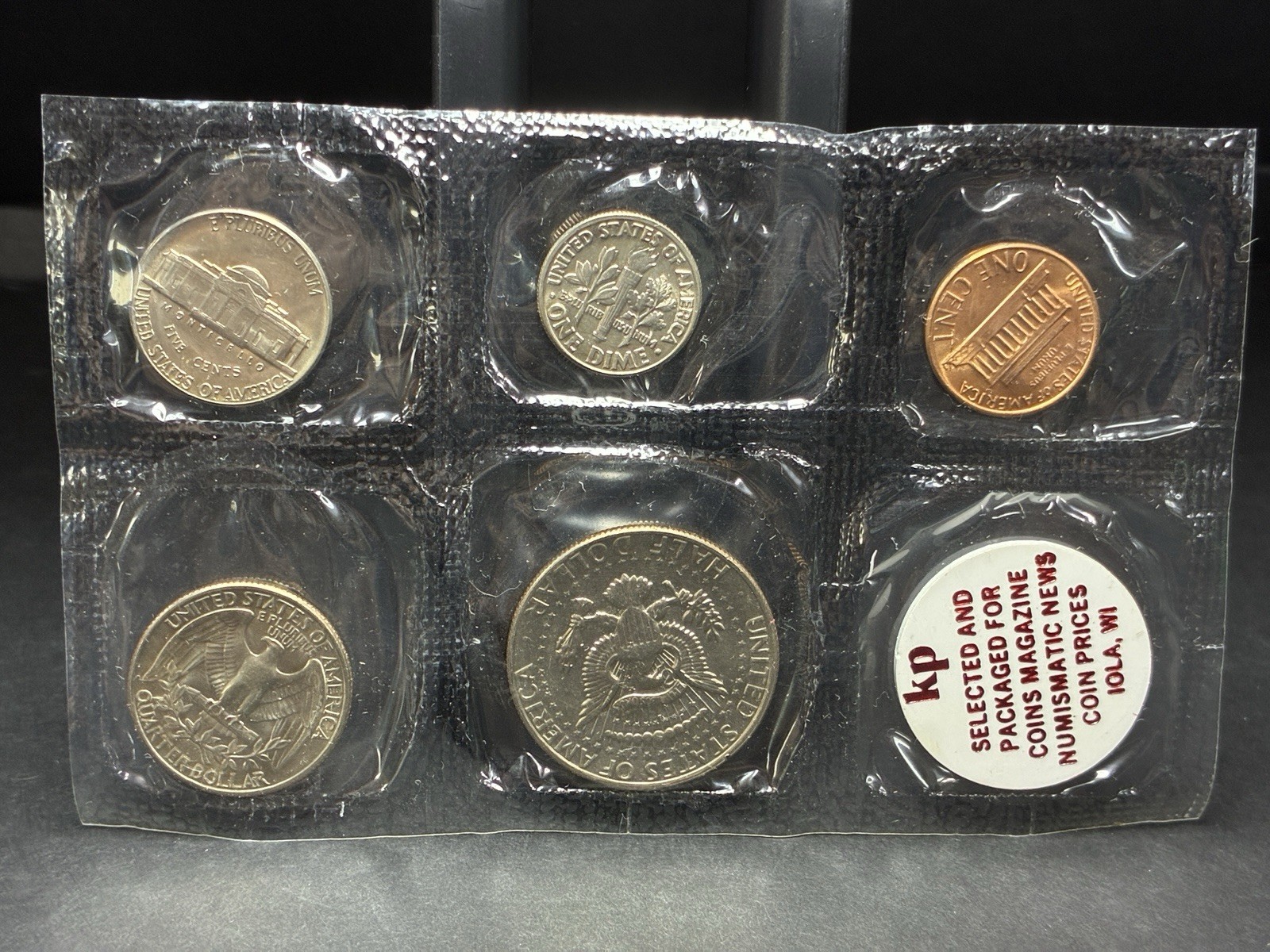 1982 P and D Uncirculated Coin Set Without Sleeve