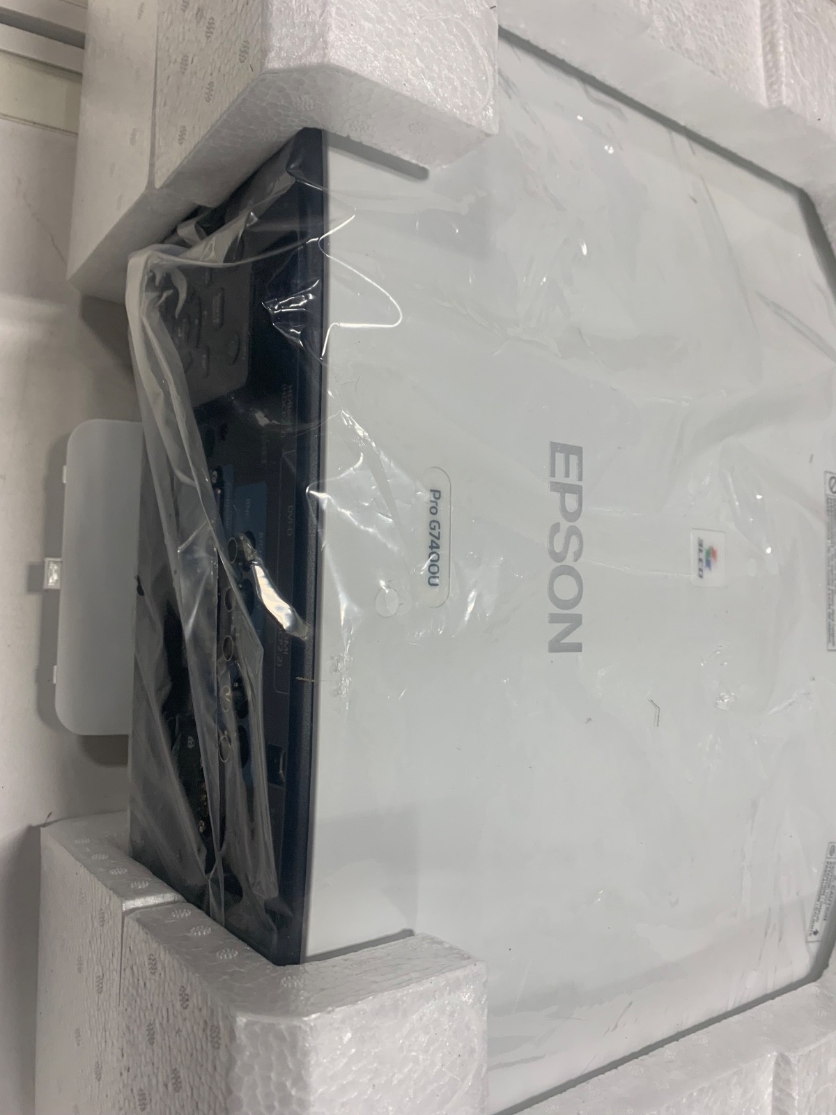 Projector Epson G7400U 4K -NEW- open box 0 hours