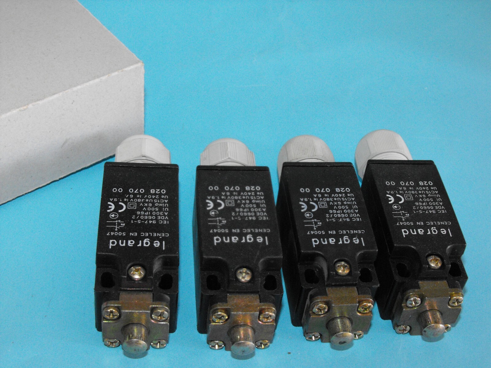 LEGRAND 02807000.limit switch.028 070 00.240V.6A.NEW