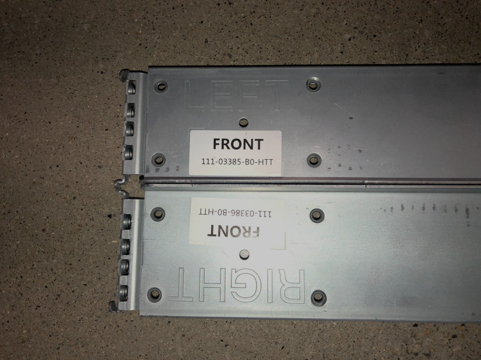NetApp RACK Rail Kit U2 ( LEFT :111-03385-B0-HTT ) ( RIGHT : 111-03386-B0-HTT )