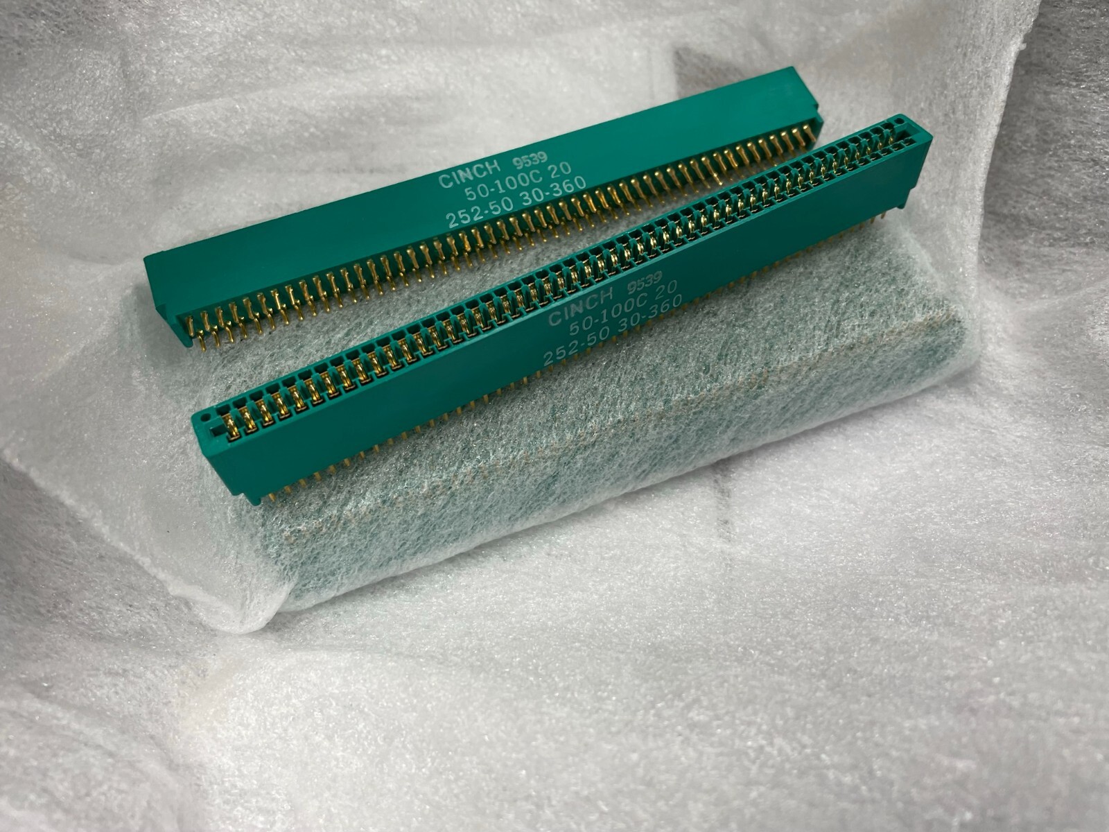Cinch Card Edge Connector 50-100C-20 / 252-50-30-360 Gold 100 Contacts