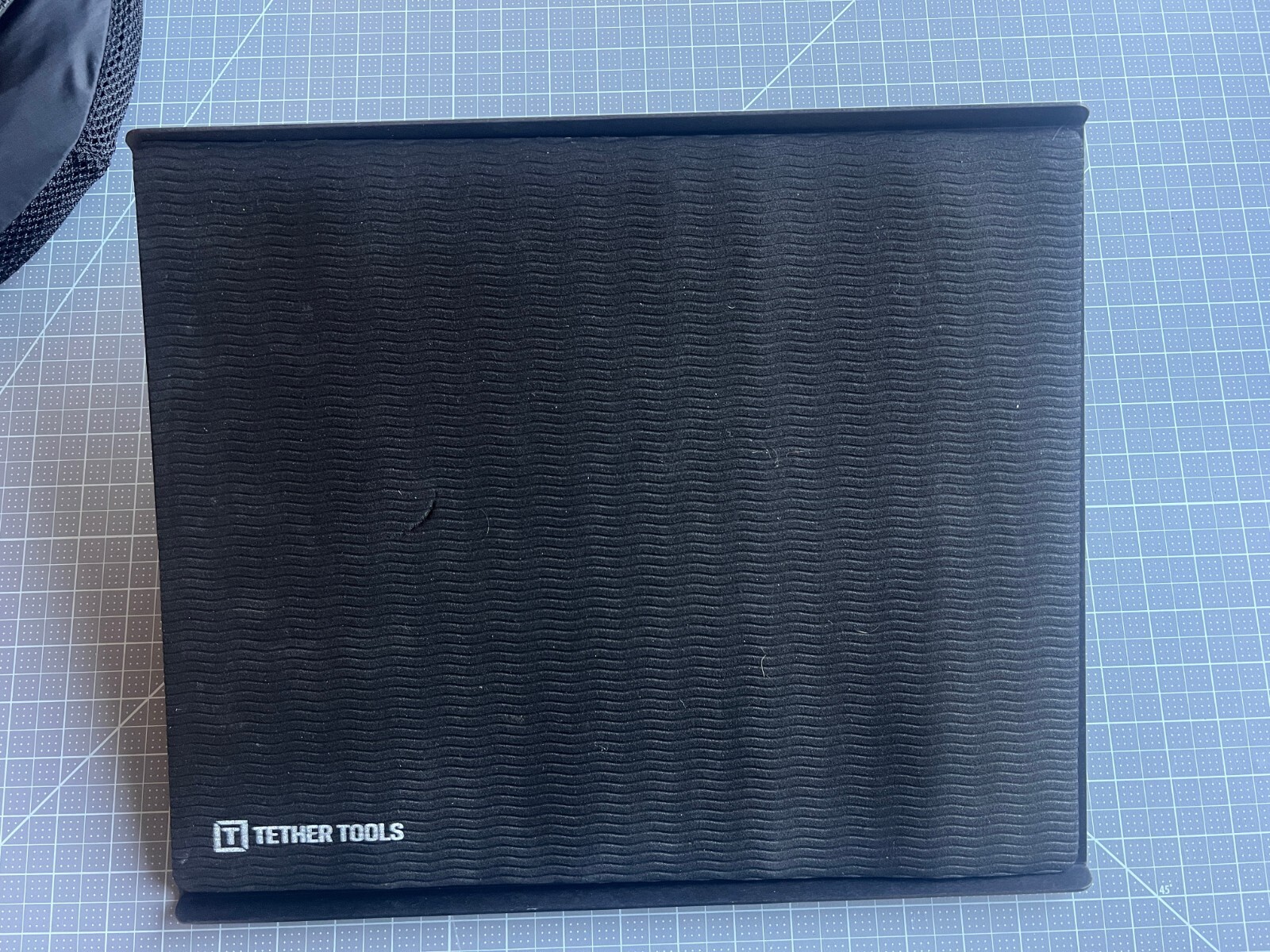 Tether Tools Tether Table Aero + Pad, Sunshade, Secure Strap, StrapMore, and Bag