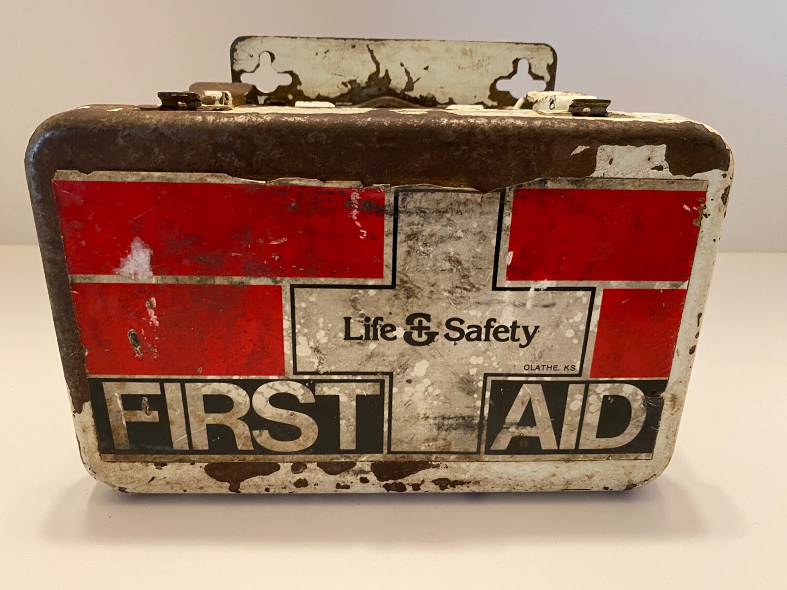 Vintage "Life & Safety" first aid kit fair condition Olathe. KS 8" x 5" x 2 1/2"