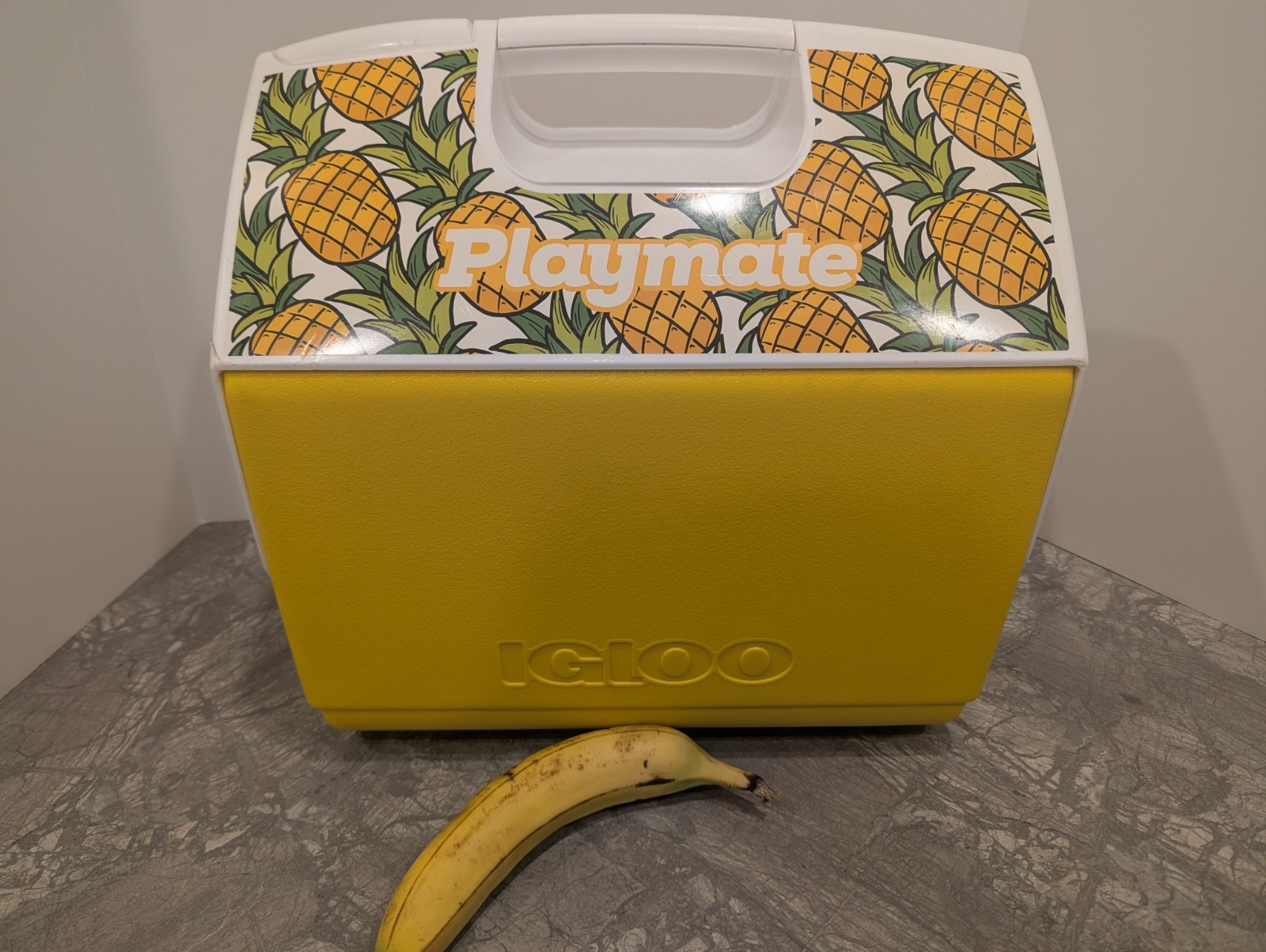 Vintage Igloo Playmate Elite Yellow Pineapple Cooler- MINT