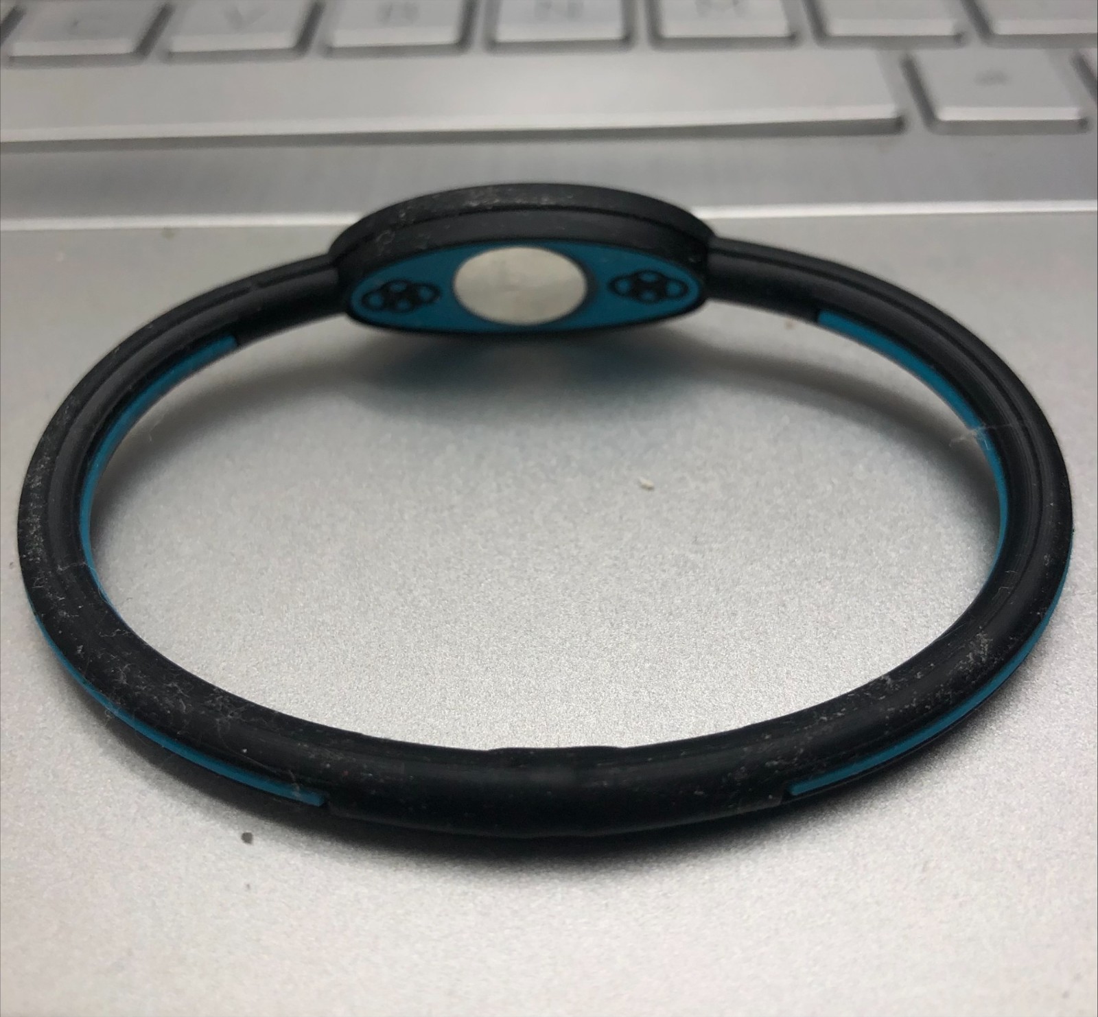 7" Mojo Holographic Wristband BLACK / BLUE
