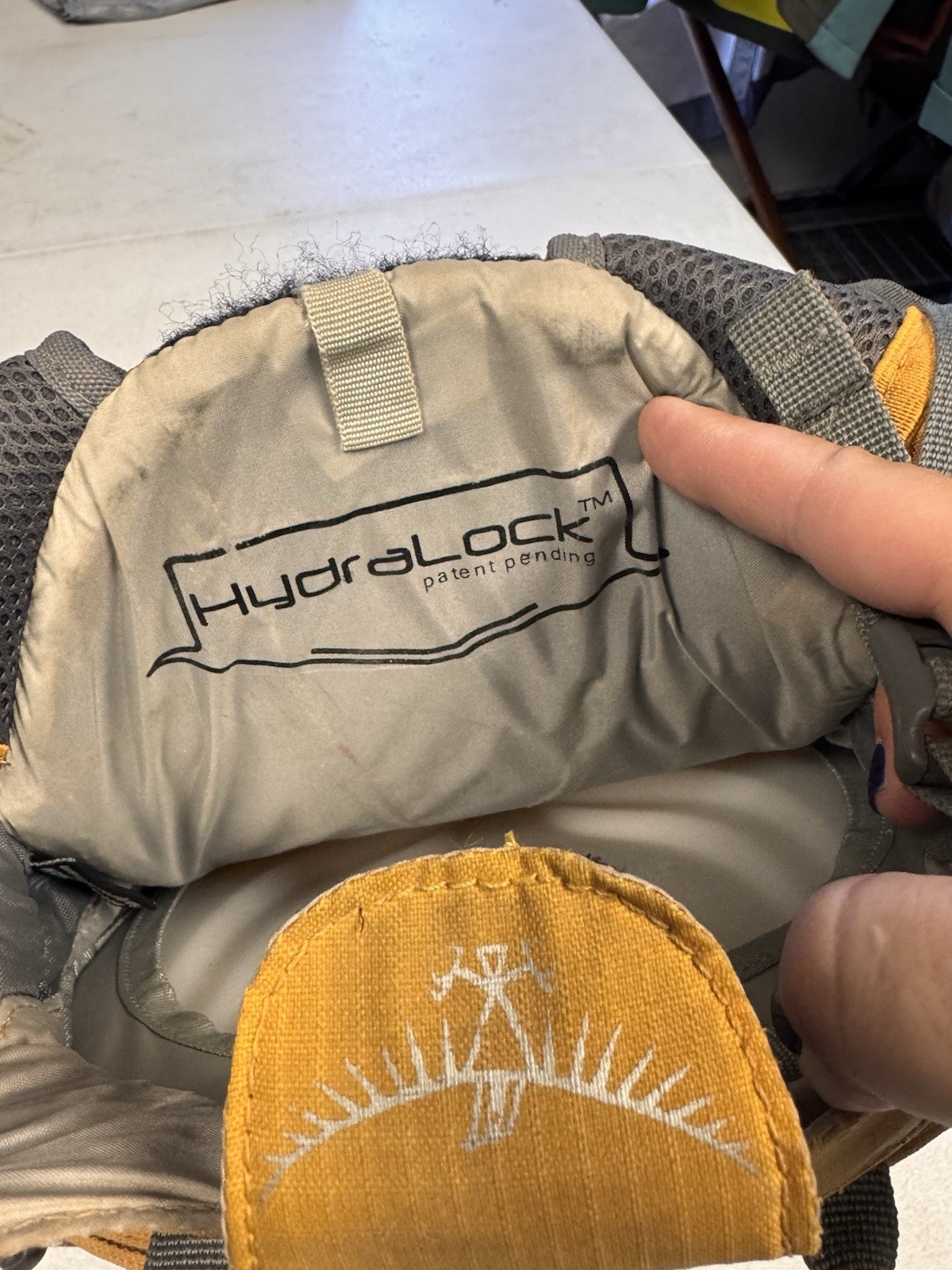 Osprey Hydraulic Viper 4 Hiking-Camping Hydration Yellow Backpack