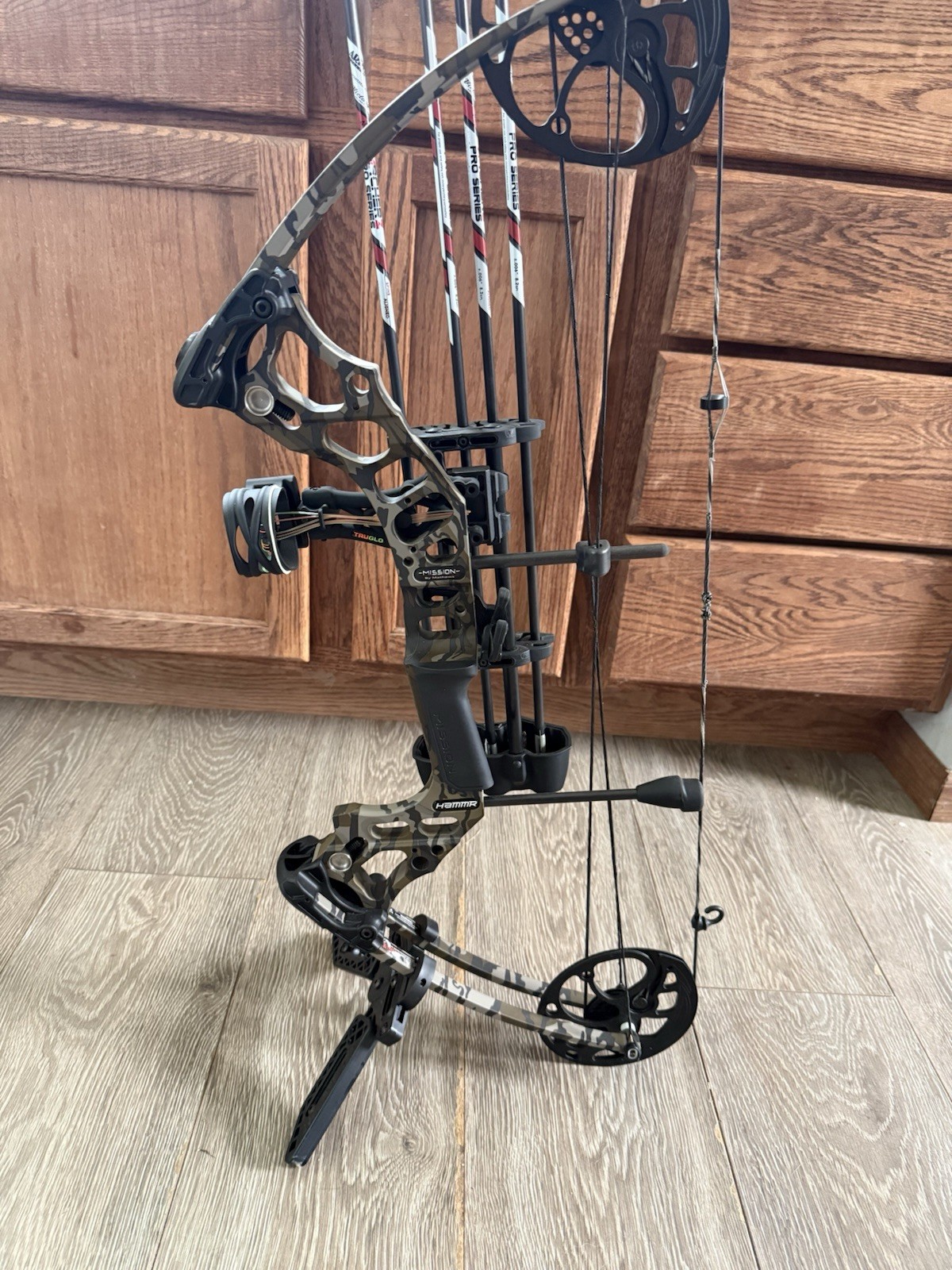 Matthews Mission Hammr Right Hand Compound Bow Camo w/ 5-Pin Sight