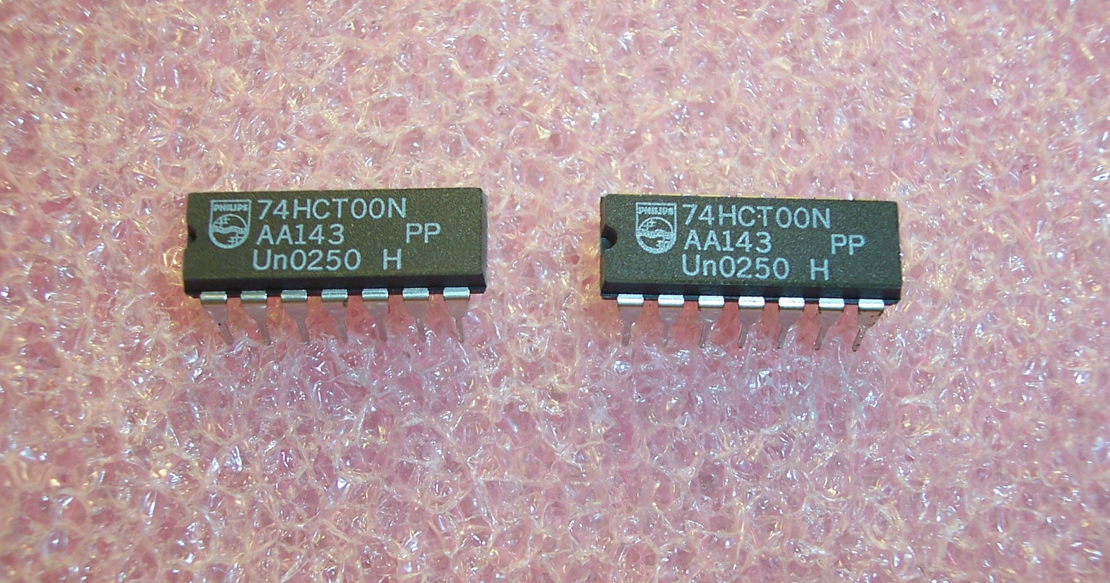 QTY (25) 74HCT00N PHILIPS 14 PIN DIP QUAD 2-INPUT NAND GATE NOS 1 TUBE