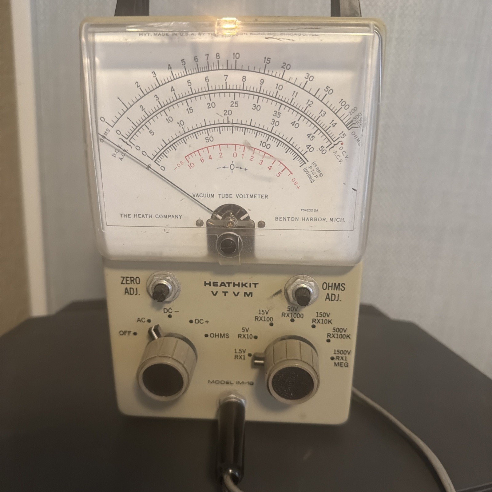 Vintage Heathkit VTVM Vacuum Tube Volt Meter IM-18 Powers On