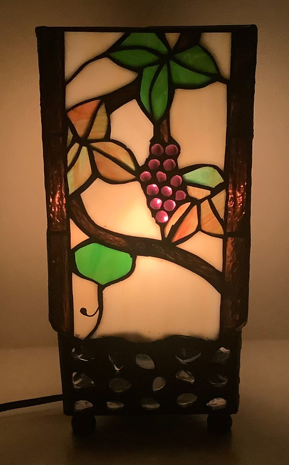 Vtg Tiffany Style Stained Glass Triangular Night Light Desk Lamp Grapes & Leaves