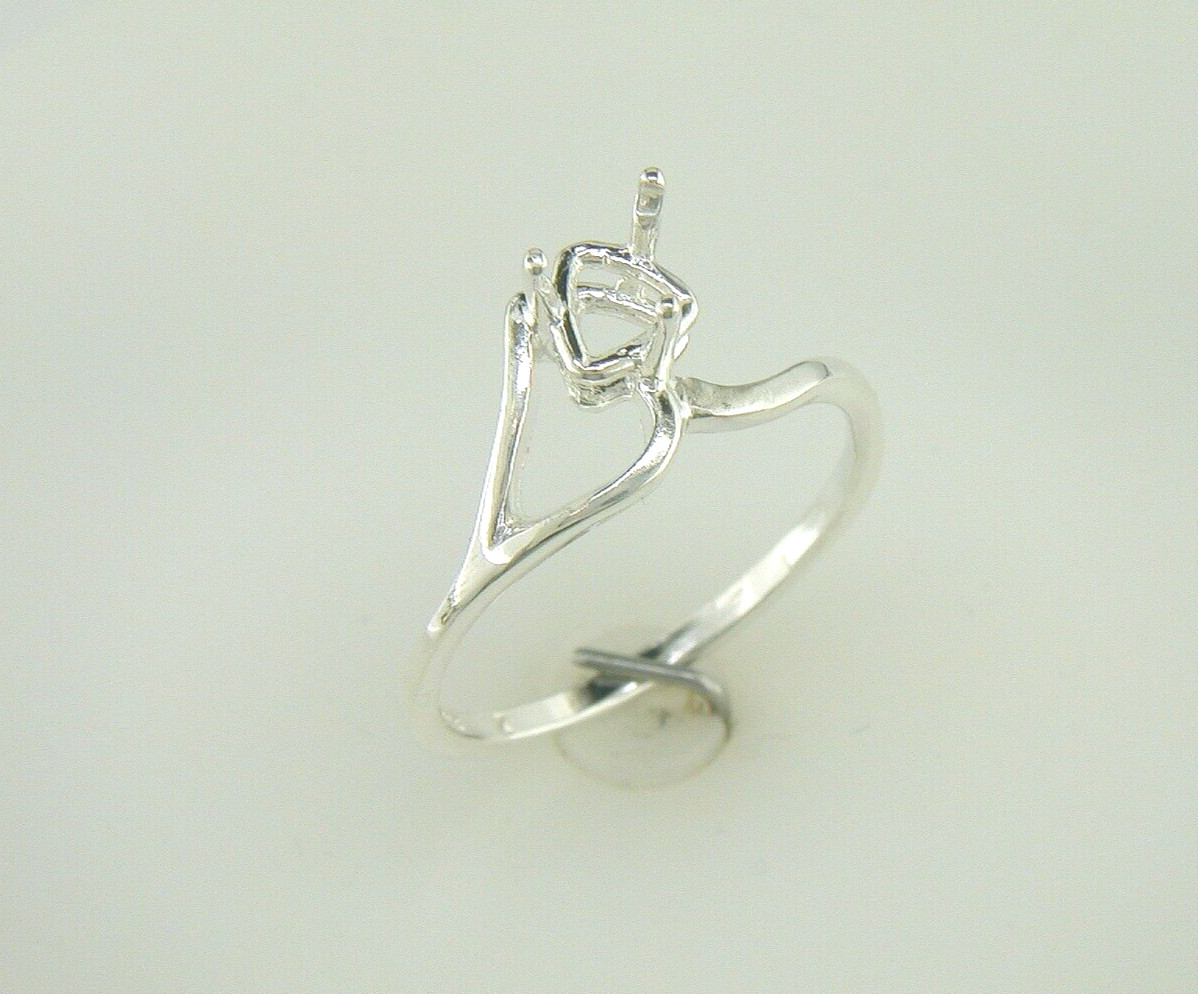 6 mm Trillion Half Vee Solitaire Sterling Silver Ring Setting