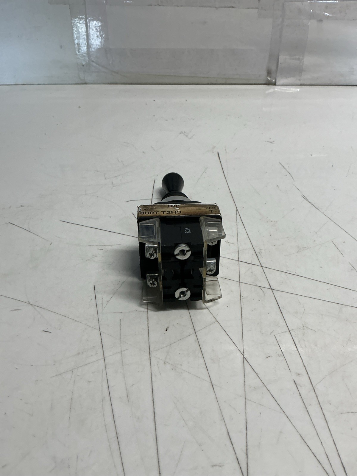 Allen Bradley 800T-T2H3 Ser. T Toggle Switch AA-207