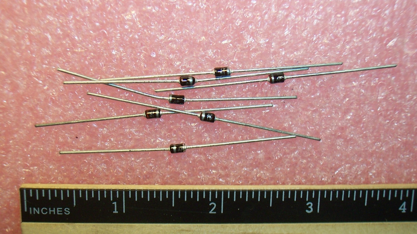 QTY (100) 1N4738A AP DO-41 1W 8.2V ZENER DIODES