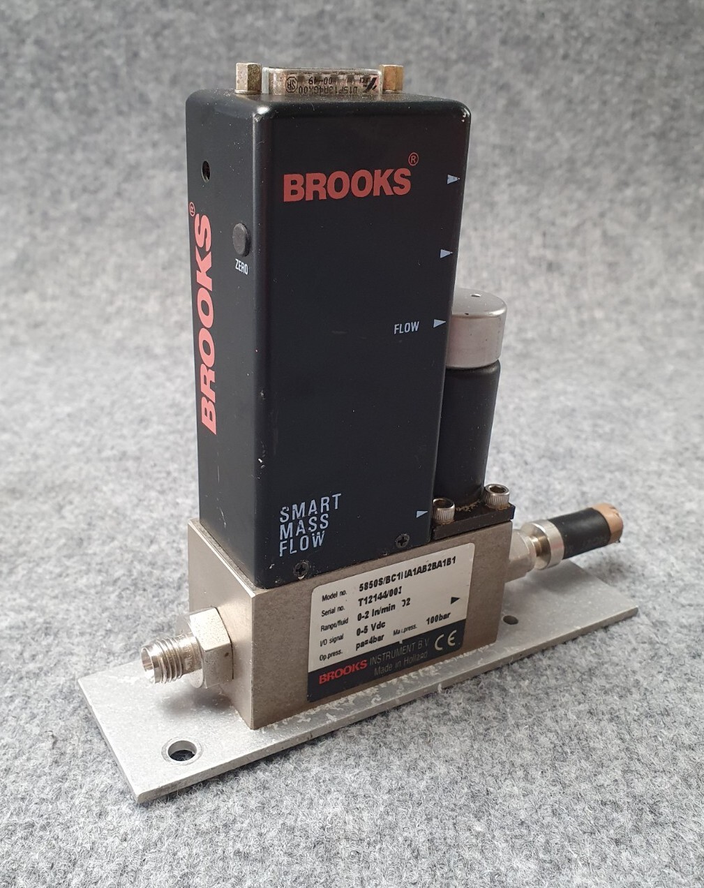 BROOKS INSTRUMENT 5850S / BC1HA1AB2BA1B1 SMART MASS FLOW