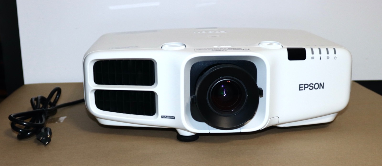 EPSON G6470WU WUXGA 3LCD PROJECTOR. With original Epson Lamp