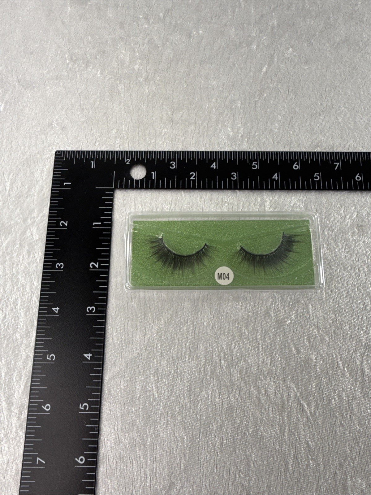 false eyelashes #M04