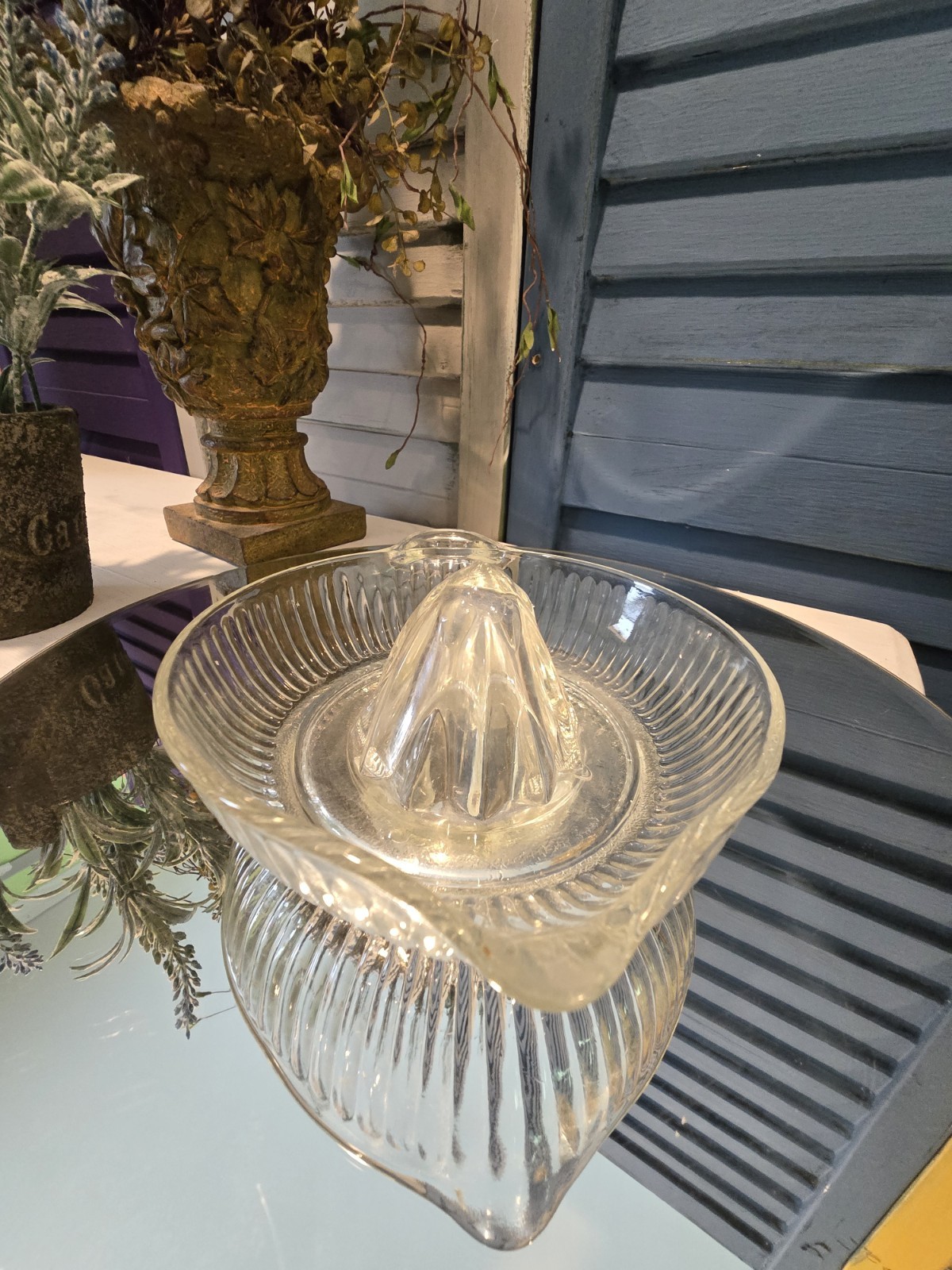 Clear Glass Citrus Juicer Squeezer Reamer Vintage Kitchen