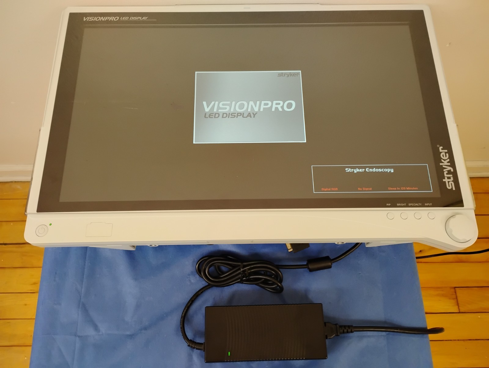 Stryker VisionPro SYNK 26 Surgical Display Monitor 240-031-000 Endoscopy