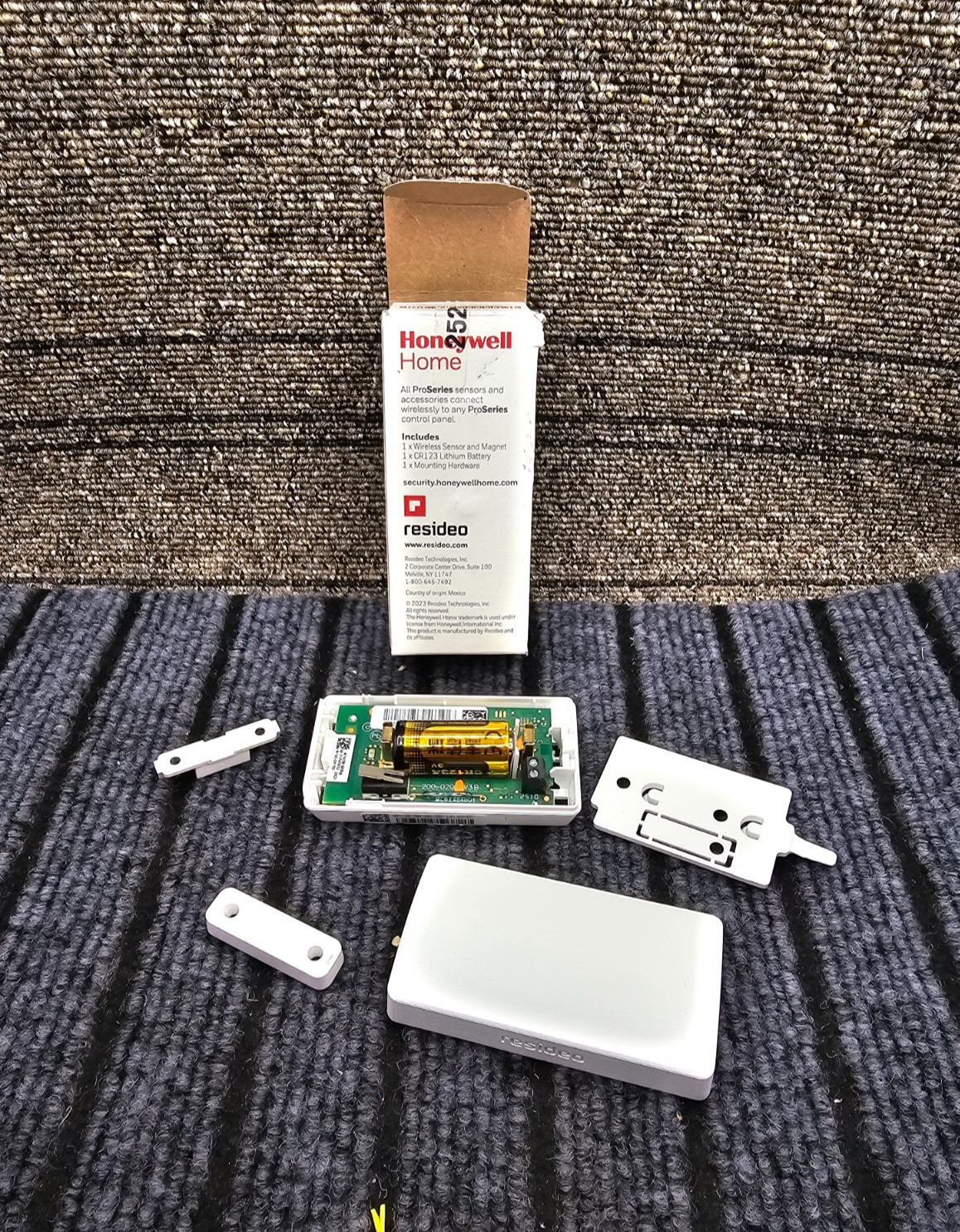 Honeywell PROSIXCTV Wireless Two-Zone Door / Window Alarm Contact Sensor White