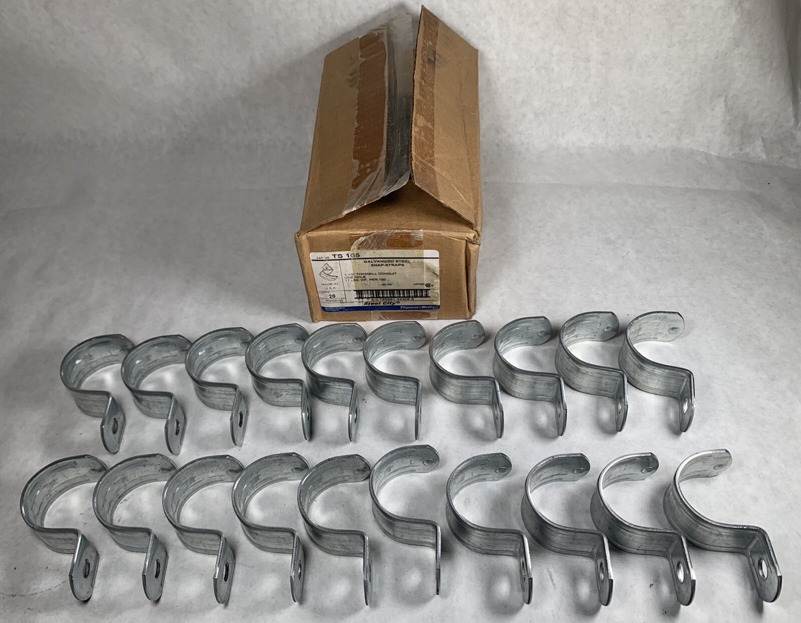 NEW (Lot of 20) Thomas & Betts / T&B TS 105 Snap Straps 1-1/2” 1-Hole